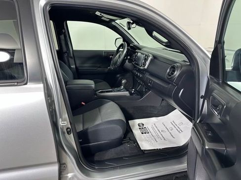 Used 2022 Toyota Tacoma TRD Sport AWD/4WD image 10