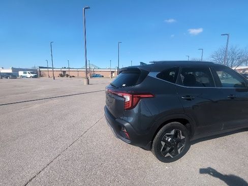 Used 2024 Kia Seltos EX image 3