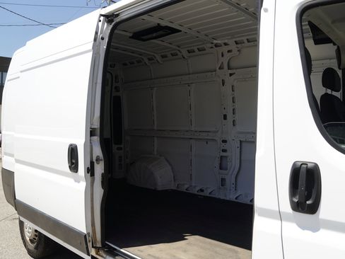 Used 2025 RAM ProMaster 2500 w/ Convenience Group FWD image 10