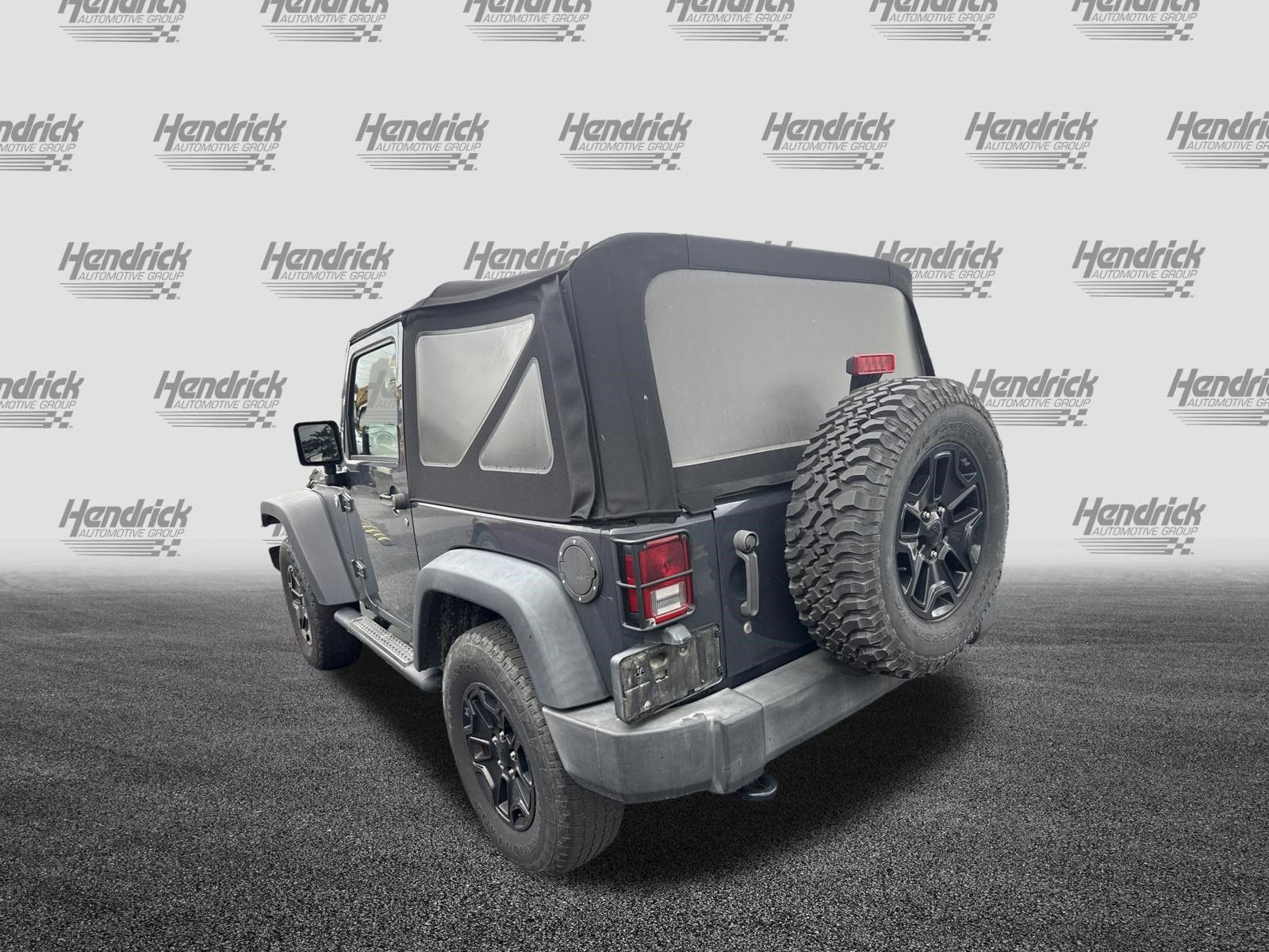 Used 2016 Jeep Wrangler Sport w/ Mopar Black Appearance Group AWD/4WD image 8