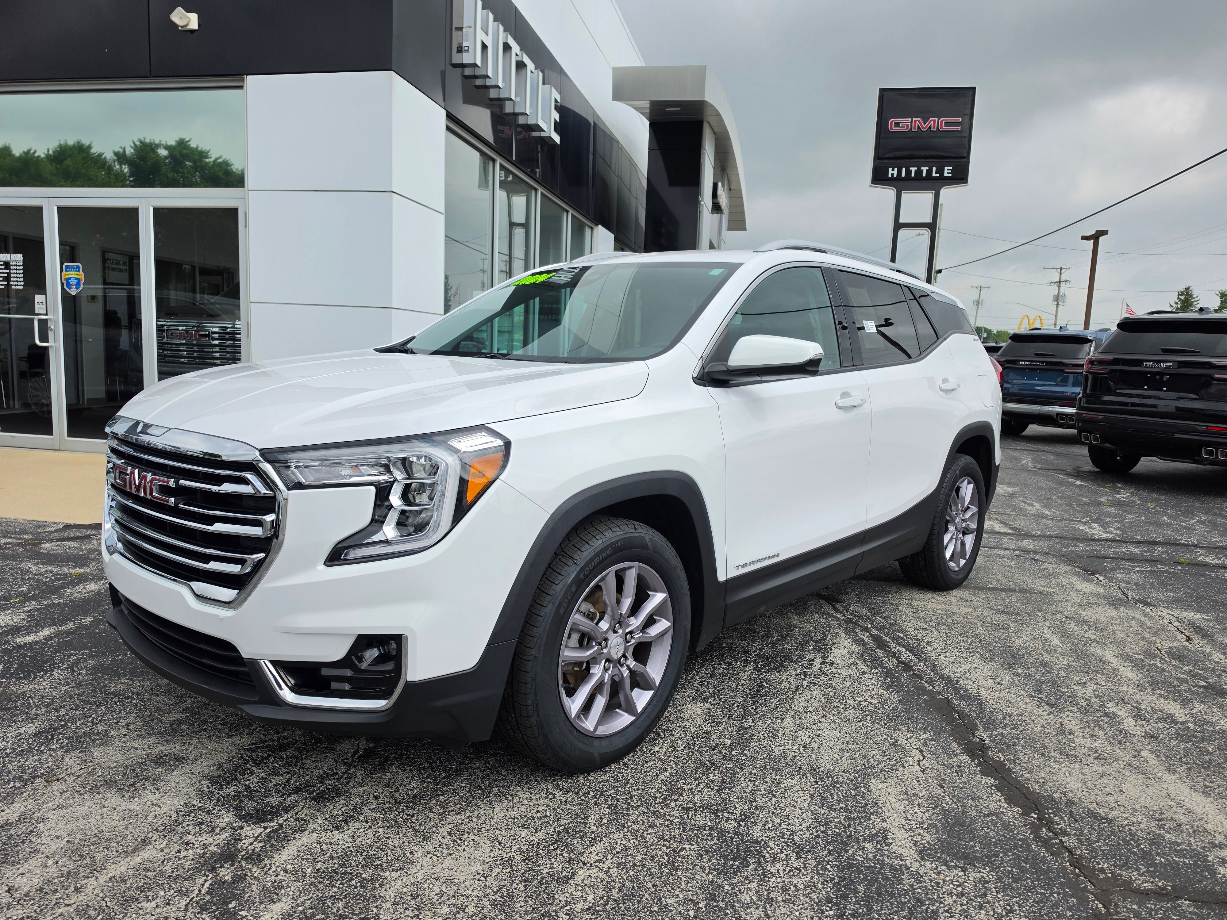 Used 2024 GMC Terrain SLT FWD image 1
