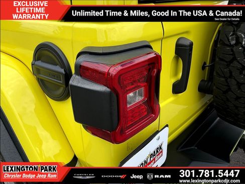 Used 2023 Jeep Wrangler Unlimited Rubicon 392 w/ Xtreme Recon 35" Tire Package AWD/4WD image 22
