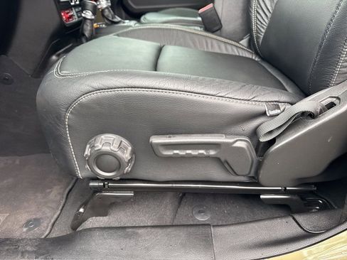 Used 2025 Jeep Wrangler Unlimited Rubicon AWD/4WD image 19