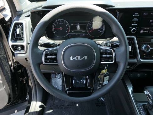 Used 2023 Kia Sorento LX FWD image 18