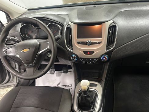 Used 2017 Chevrolet Cruze LS FWD image 15