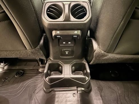Used 2022 Jeep Wrangler Unlimited Sport AWD/4WD image 31