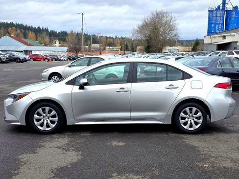 Used 2023 Toyota Corolla LE image 4