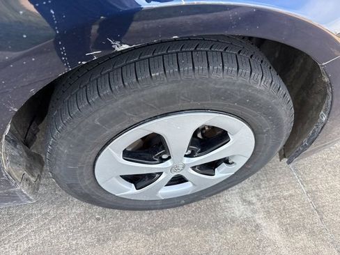 Used 2014 Toyota Prius Two image 10