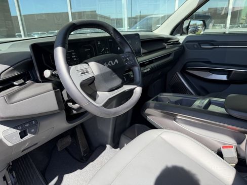 Used 2024 Kia EV9 Light Long Range RWD image 31