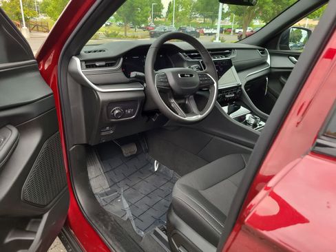 New 2025 Jeep Grand Cherokee Laredo X w/ Luxury Tech Group I image 10