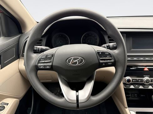 Used 2020 Hyundai Elantra SE FWD image 12