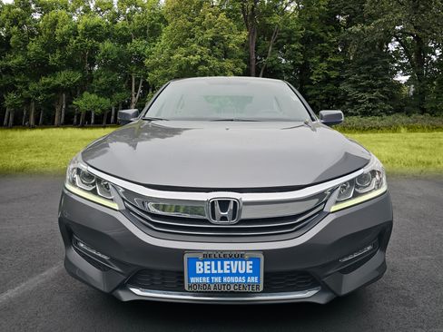 Used 2017 Honda Accord EX-L image 2