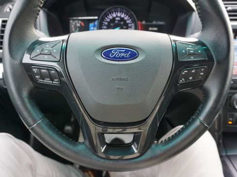 Used 2017 Ford Explorer XLT AWD/4WD image 18
