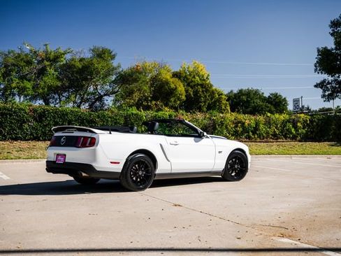 Used 2010 Ford Mustang GT Premium image 19