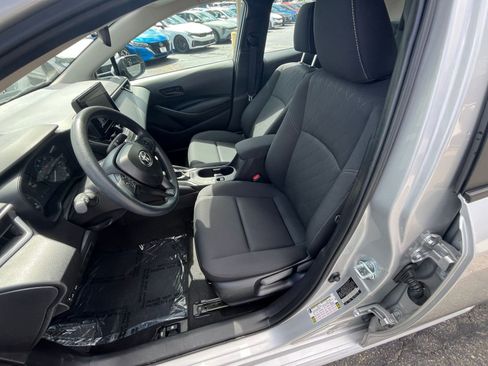 Used 2025 Toyota Corolla LE image 31