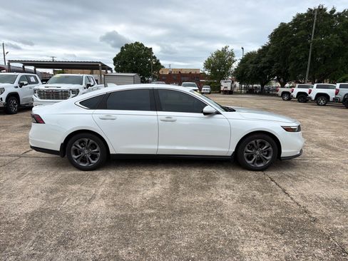 Used 2023 Honda Accord EX image 6