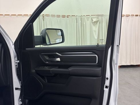New 2026 RAM 1500 4x4 Crew Cab image 32