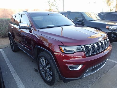 Used 2018 Jeep Grand Cherokee Limited w/ Luxury Group II image 2