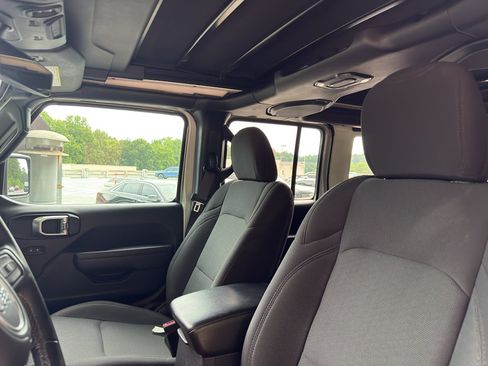 Used 2022 Jeep Wrangler Unlimited Sport w/ Sun And Sound Package AWD/4WD image 7