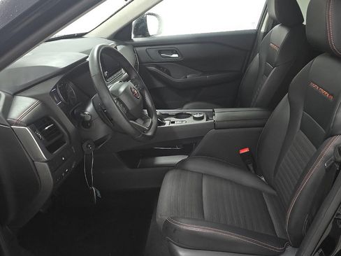 Used 2025 Nissan Rogue SV AWD/4WD image 8