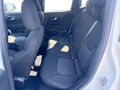 Used 2021 Jeep Renegade Latitude FWD image 24