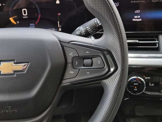 Used 2025 Chevrolet Trax LT FWD image 22