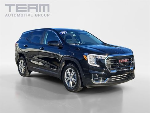 Used 2024 GMC Terrain SLE image 1