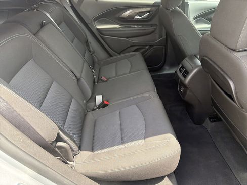 Used 2022 GMC Terrain SLE w/ Driver Convenience Package FWD image 16