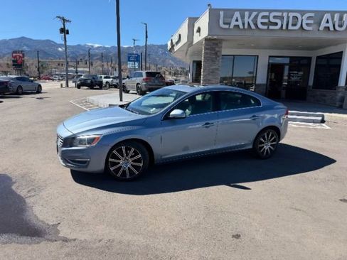 Used 2018 Volvo S60 T5 Inscription Platinum w/ Climate Package image 6