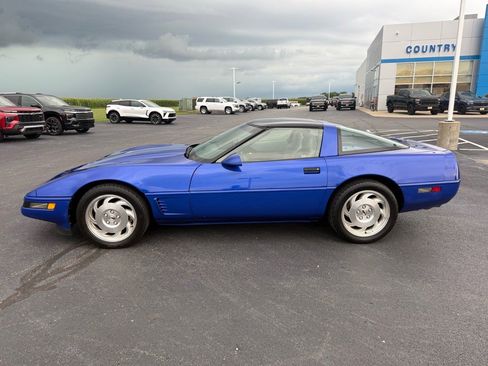 Used 1995 Chevrolet Corvette Coupe image 2