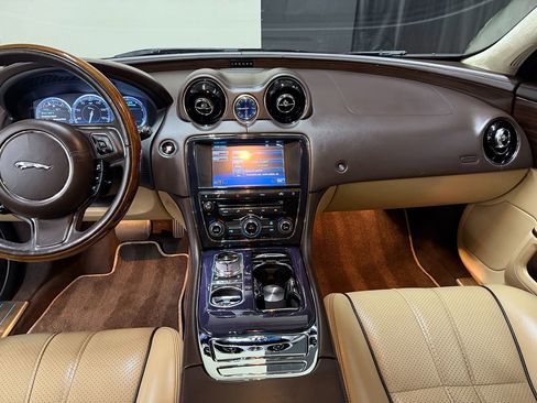 Used 2011 Jaguar XJ L image 10