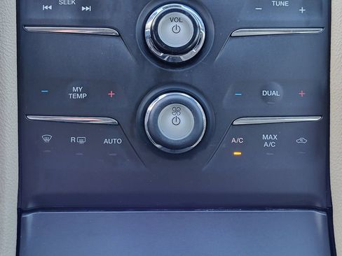 Used 2014 Ford Taurus SEL w/ Equipment Group 201A image 29