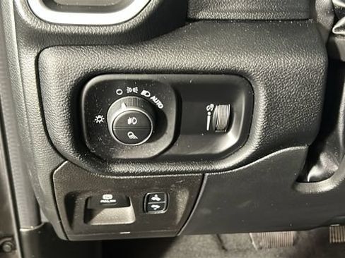 Used 2022 RAM 1500 Big Horn AWD/4WD image 19