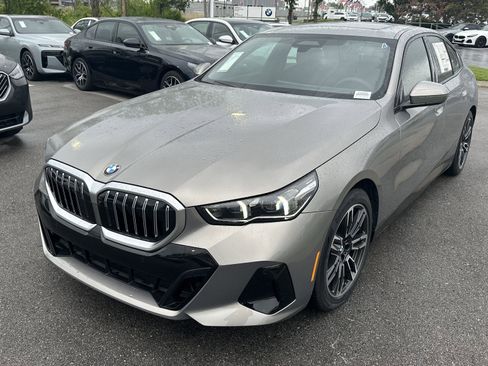 New 2026 BMW 530i xDrive w/ M Sport Package AWD/4WD image 5