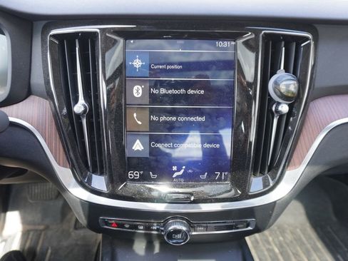 Used 2019 Volvo S60 T5 Momentum w/ Multimedia Package FWD image 8