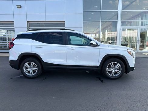 Used 2023 GMC Terrain SLE w/ Driver Convenience Package FWD image 8