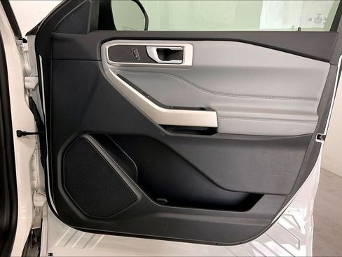 Used 2021 Ford Explorer XLT w/ Equipment Group 202A RWD image 21