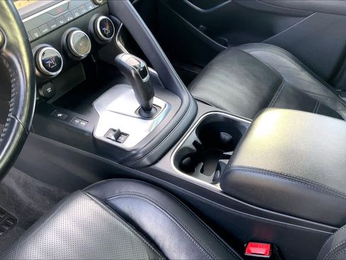 Used 2018 Jaguar E-PACE SE image 32