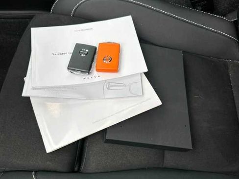 Used 2023 Volvo XC40 Recharge Ultimate image 4