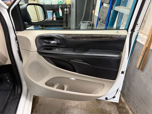 Used 2016 Dodge Grand Caravan SE w/ Quick Order Package 29E SE image 28