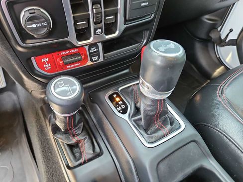 Used 2022 Jeep Wrangler Unlimited Rubicon w/ LED Lighting Group AWD/4WD image 21