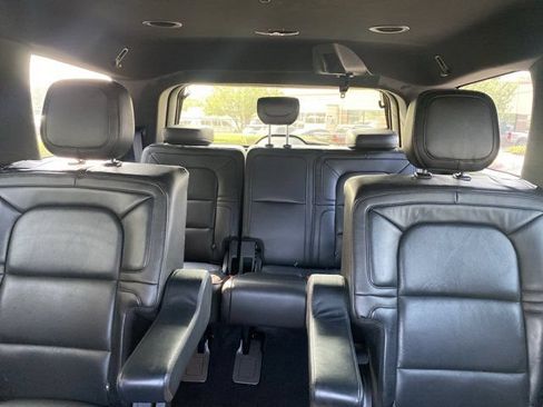 Used 2018 Lincoln Navigator Select w/ Technology Package RWD image 38