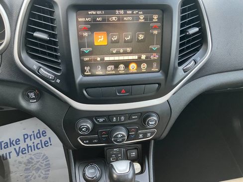 Used 2015 Jeep Cherokee Limited w/ Luxury Group image 18