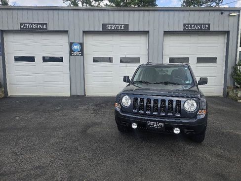 Used 2015 Jeep Patriot Latitude AWD/4WD image 5