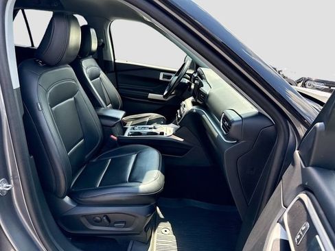 Used 2021 Ford Explorer XLT w/ Equipment Group 202A AWD/4WD image 37