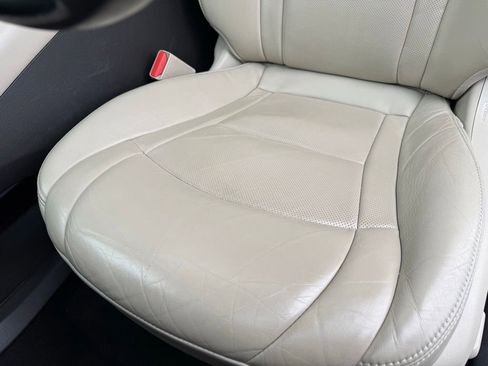 Used 2019 Buick Enclave Essence FWD image 24