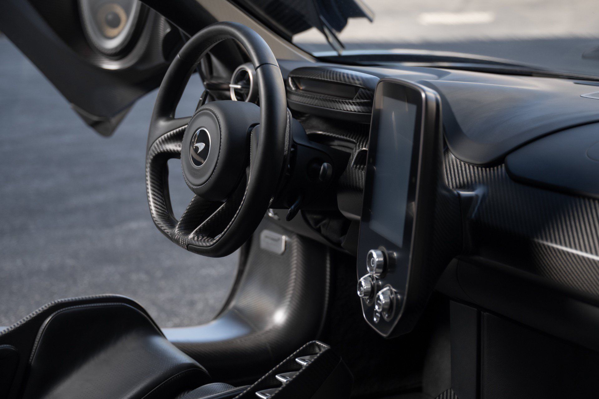 Used 2019 McLaren Senna RWD image 94