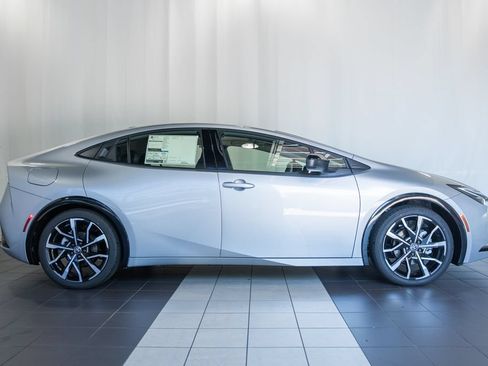 New 2026 Toyota Prius Plug-In Hybrid FWD image 3