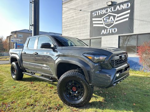Used 2024 Toyota Tacoma TRD Off-Road image 1