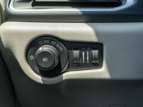 Used 2022 Chrysler Pacifica Touring-L FWD image 16
